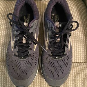 Men’s size 11.5 Brooks shoes
